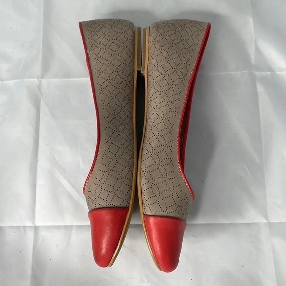 FOSSIL 2 Tone Leather Ballet Flats Coral Red Taupe  Grey Cap Toe Perforated 9 - Picture 4 of 11